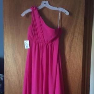 David’s bridal size 8. Beautiful flower on shoulder. NWT